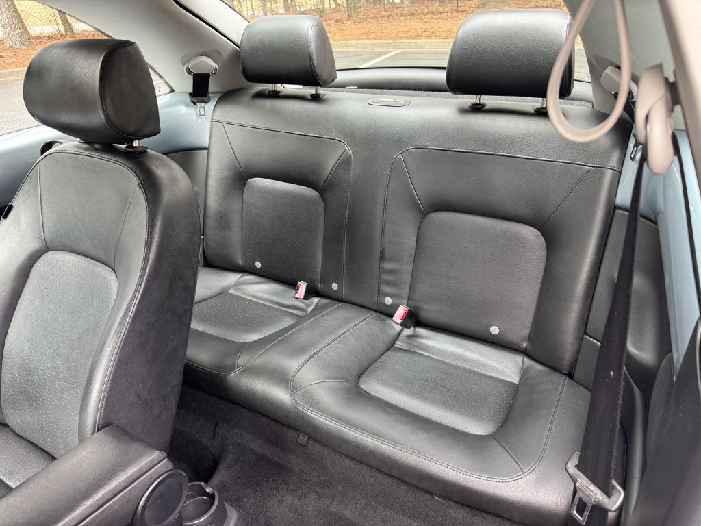 2010 Volkswagen Beetle Image 8