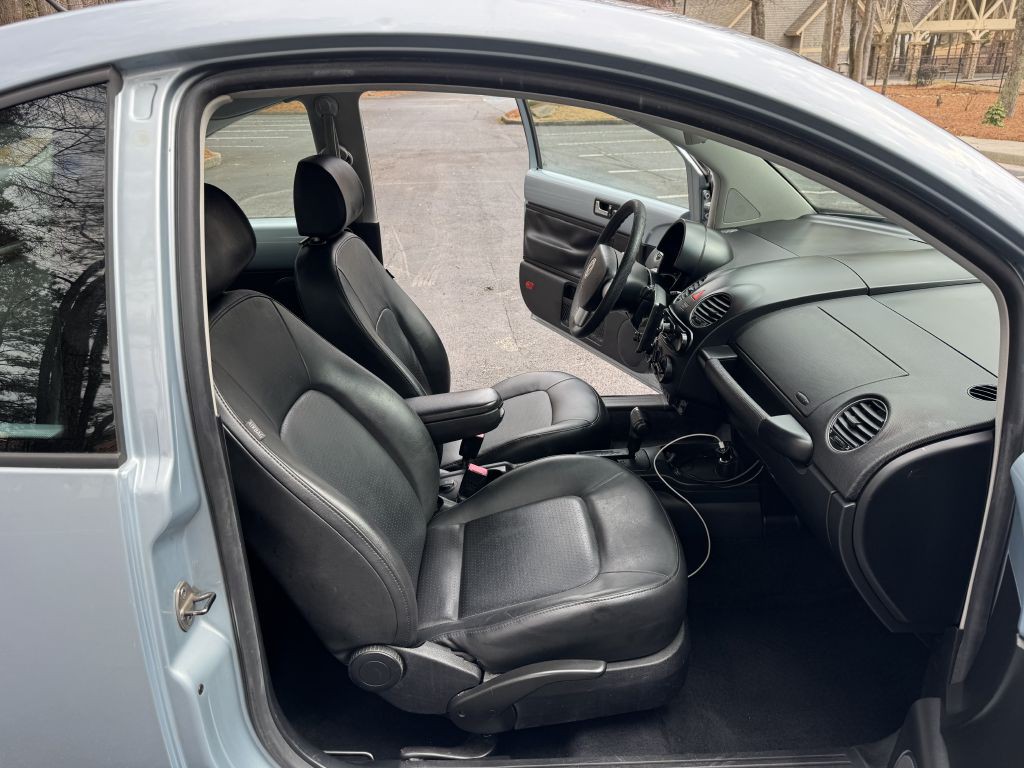 2010 Volkswagen Beetle Image 9