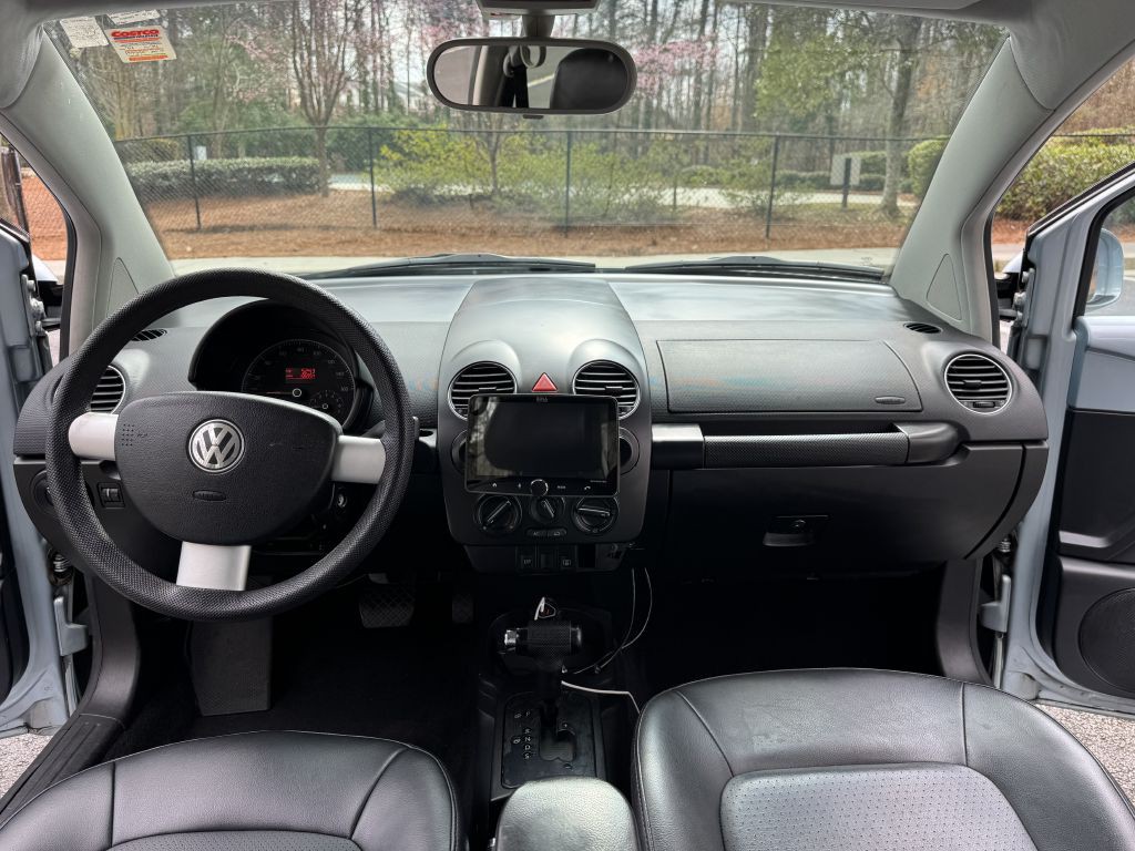 2010 Volkswagen Beetle Image 11