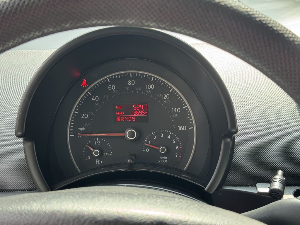 2010 Volkswagen Beetle Image 12