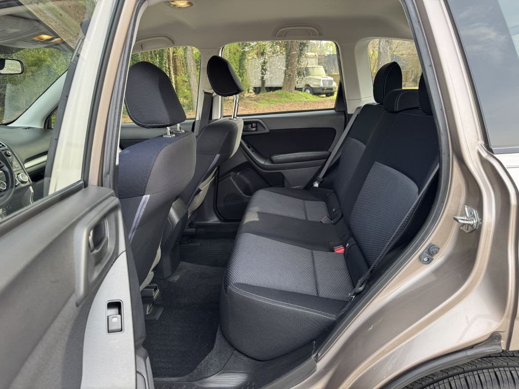 2016 Subaru Forester Image 8