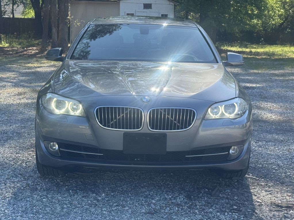 2013 BMW 5 Series Image 2