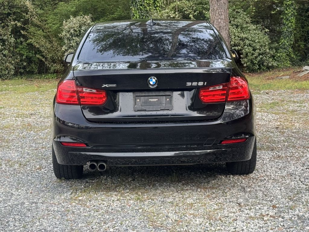 2013 BMW 3 Series Image 5