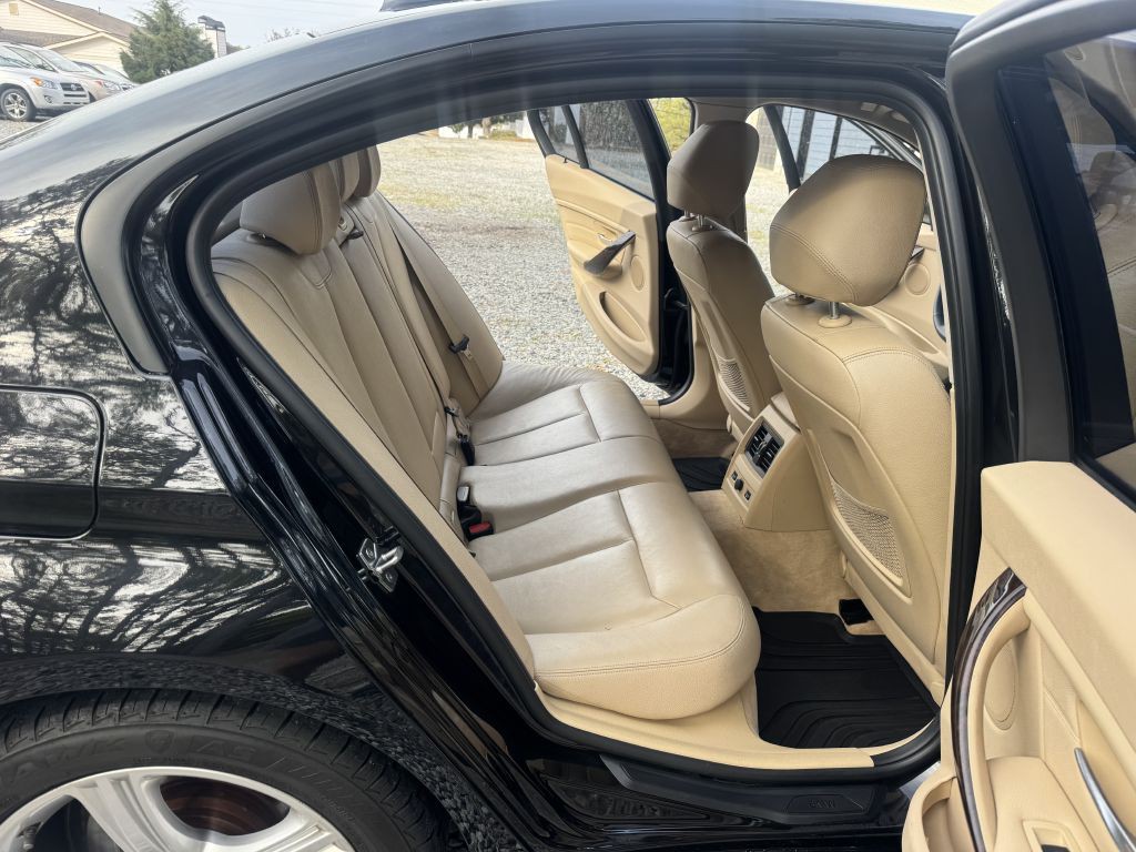 2013 BMW 3 Series Image 9