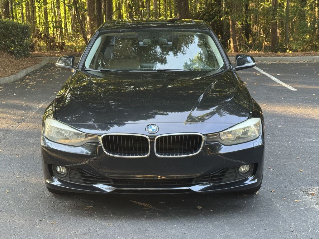 2013 BMW 3 Series Image 2
