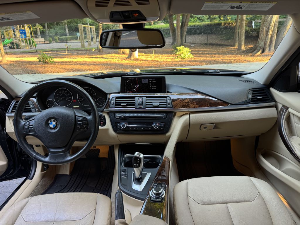 2013 BMW 3 Series Image 11