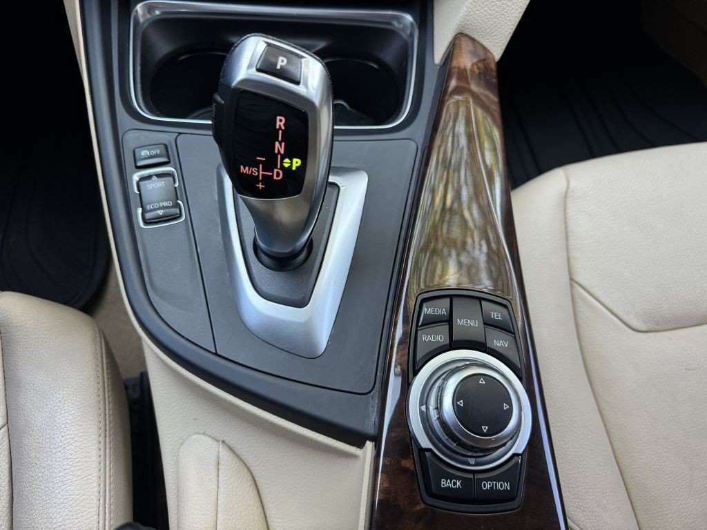 2013 BMW 3 Series Image 14