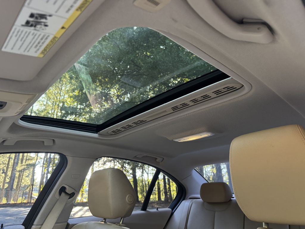 2013 BMW 3 Series Image 15