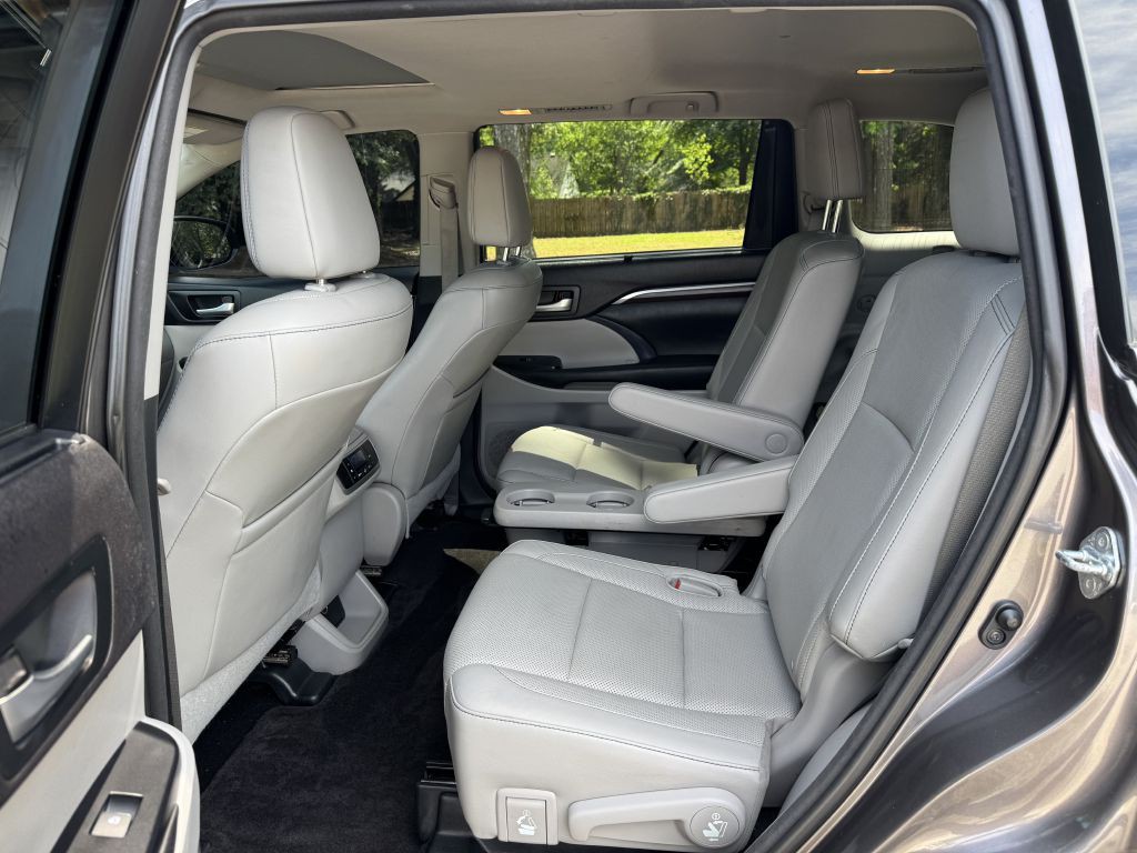 2016 Toyota Highlander Image 8