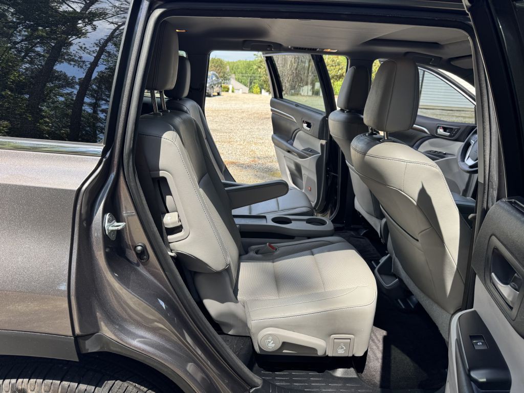 2016 Toyota Highlander Image 10