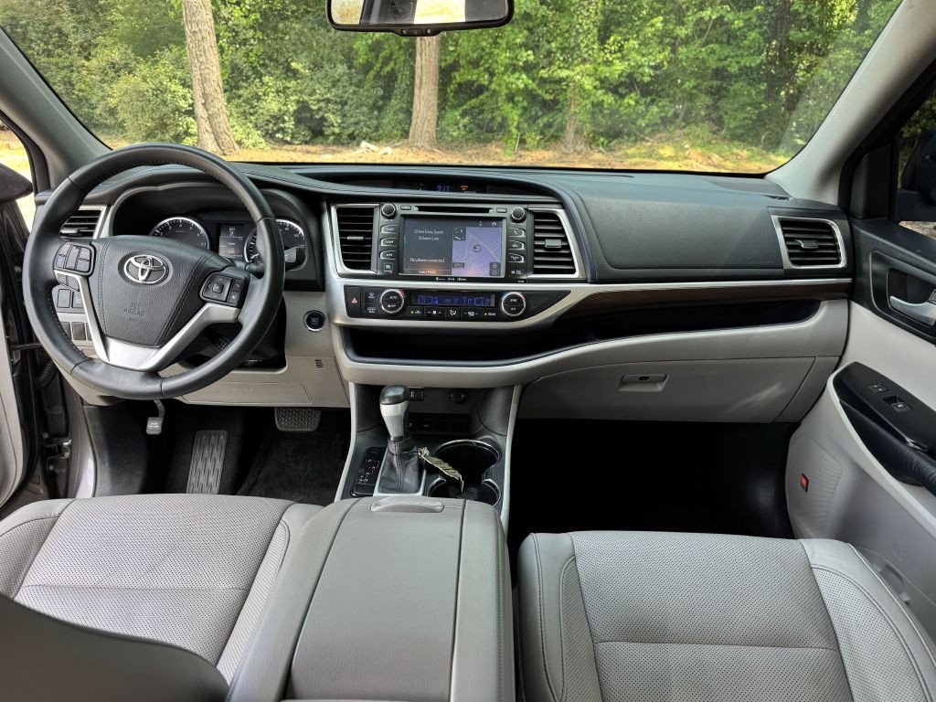2016 Toyota Highlander Image 13