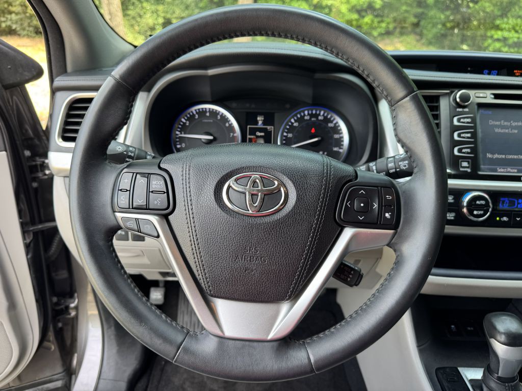 2016 Toyota Highlander Image 17