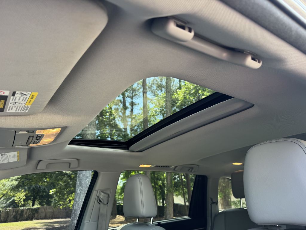 2016 Toyota Highlander Image 18