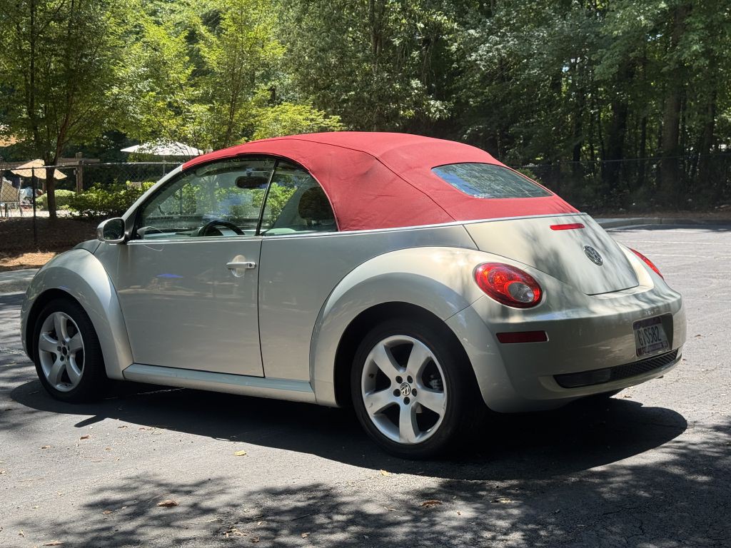 2009 Volkswagen Beetle Image 1