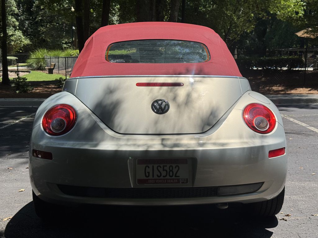 2009 Volkswagen Beetle Image 2