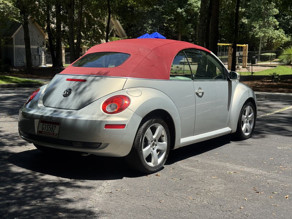 2009 Volkswagen Beetle Image 4