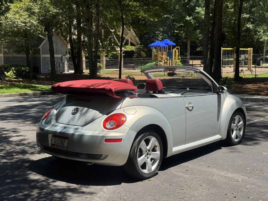 2009 Volkswagen Beetle Image 9