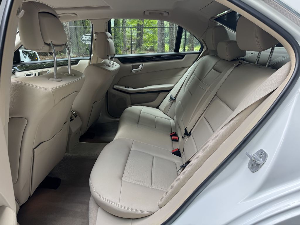 2016 Mercedes-Benz E-Class Image 9