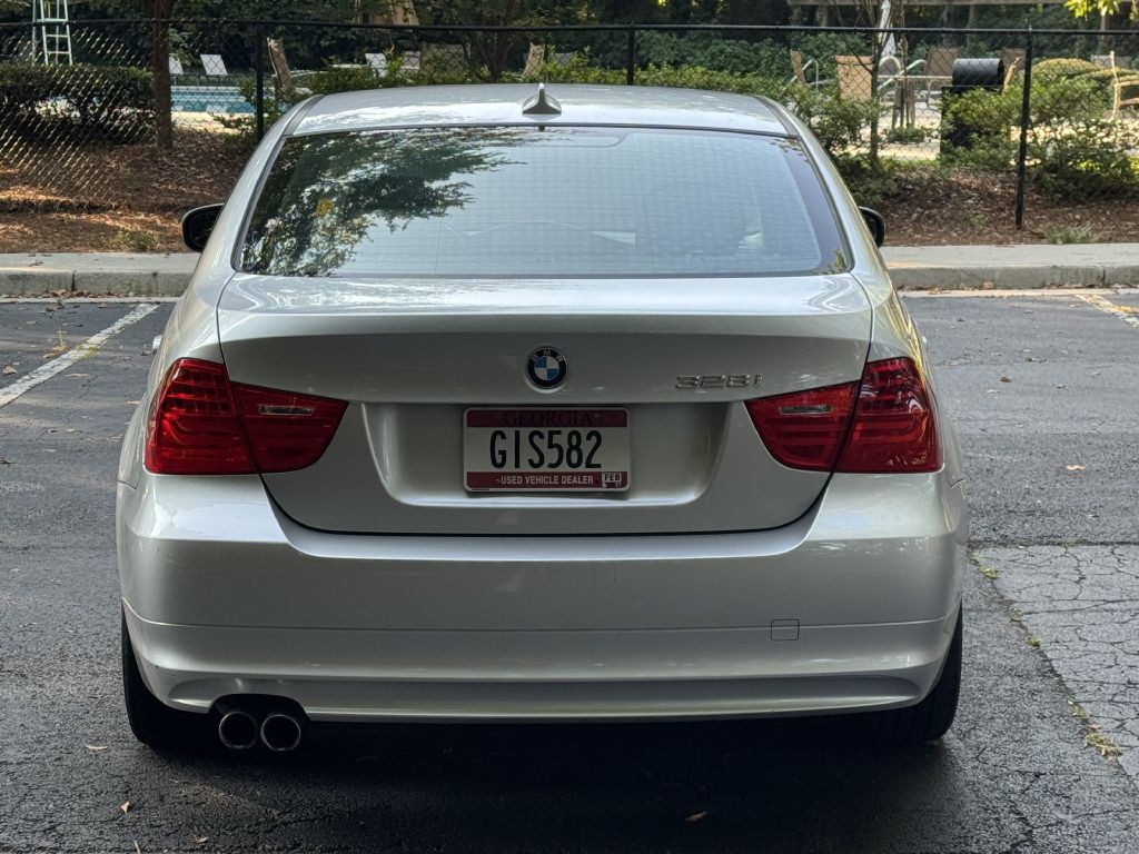 2011 BMW 3 Series Image 5