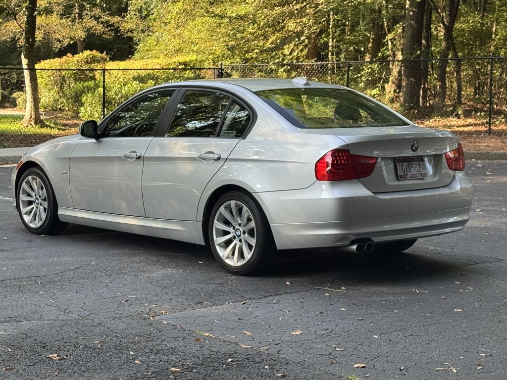 2011 BMW 3 Series Image 6