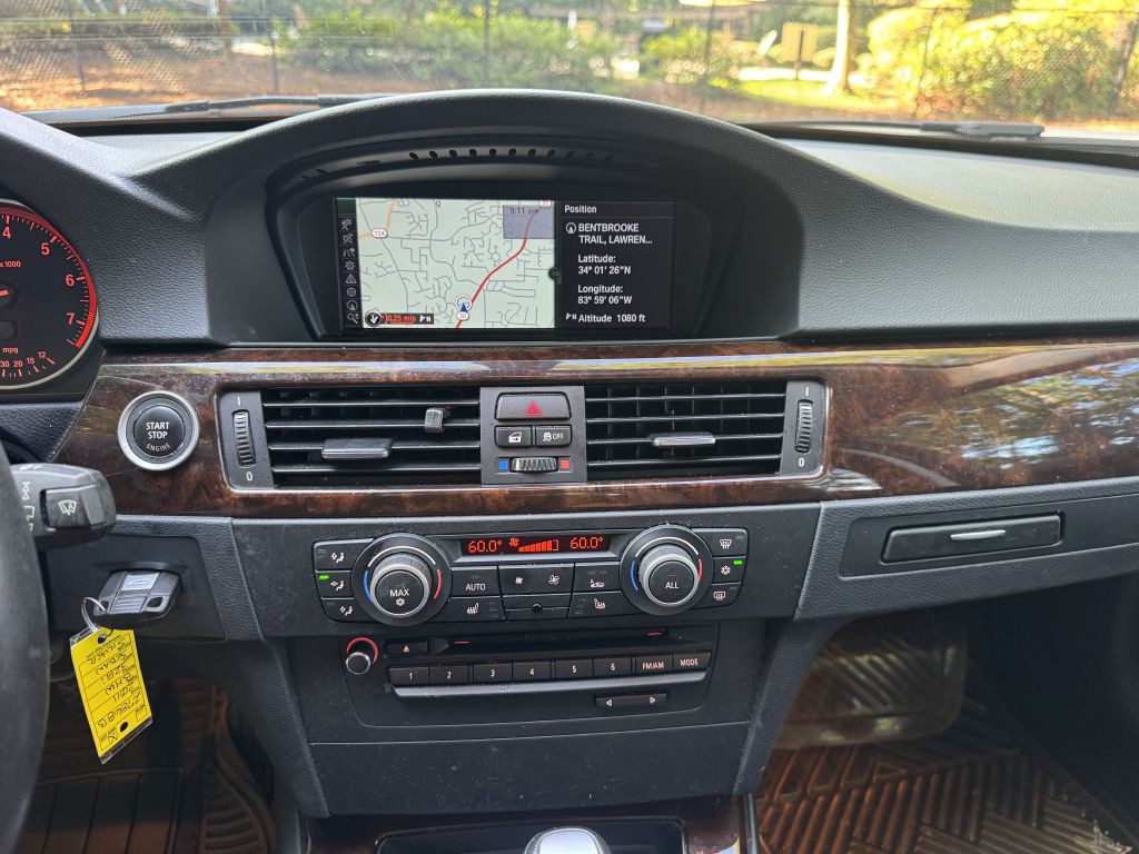 2011 BMW 3 Series Image 12