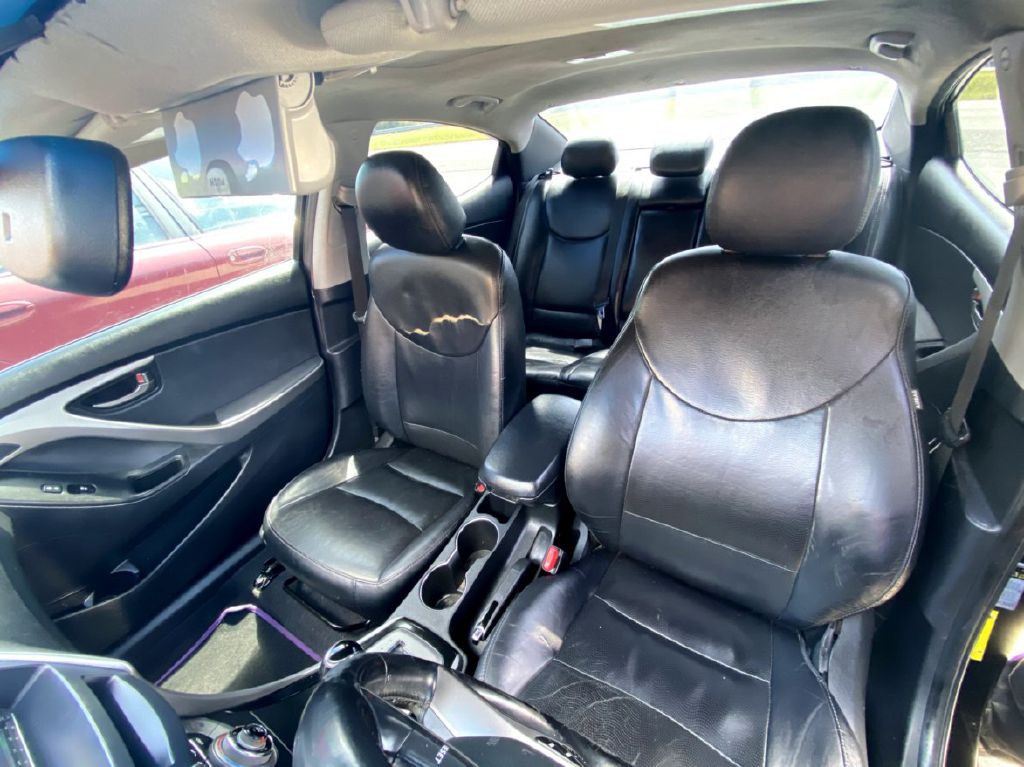 2013 Hyundai Elantra Image 8