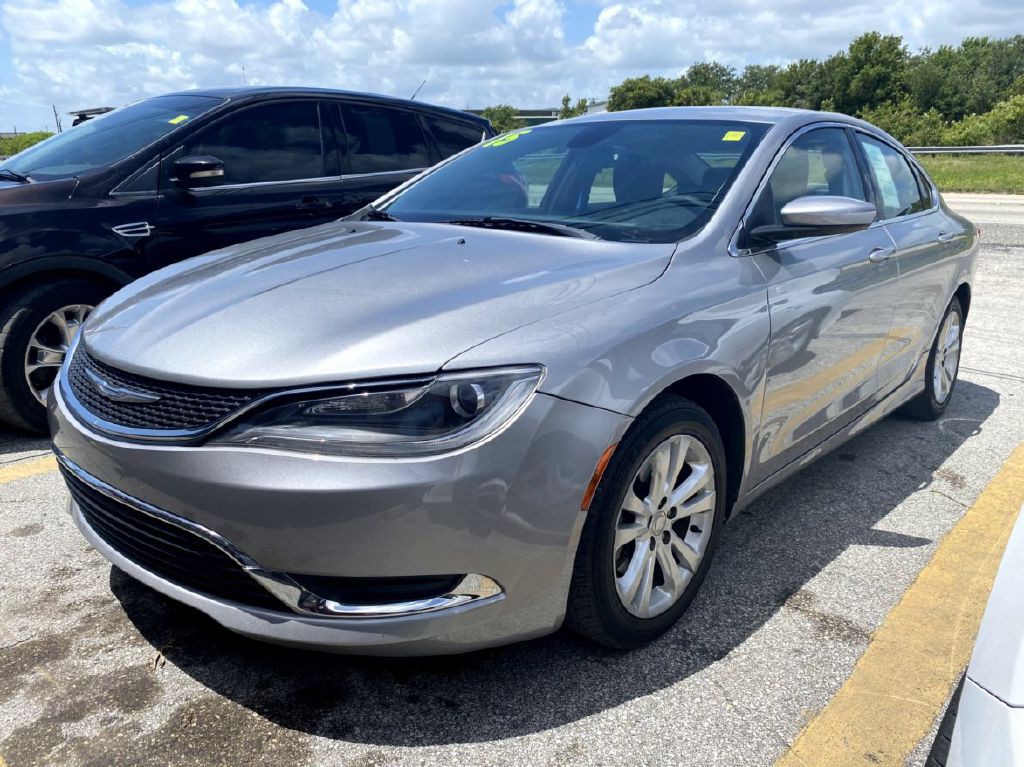 2015 Chrysler 200 Image 1