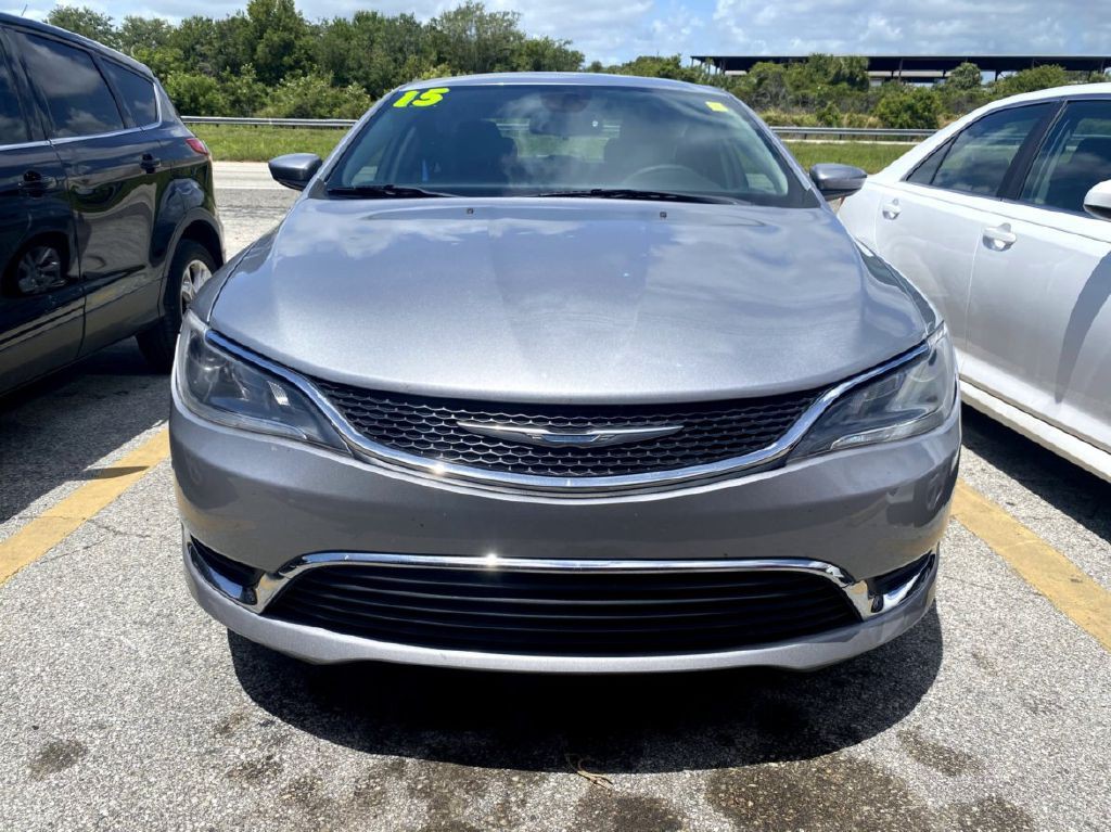 2015 Chrysler 200 Image 2