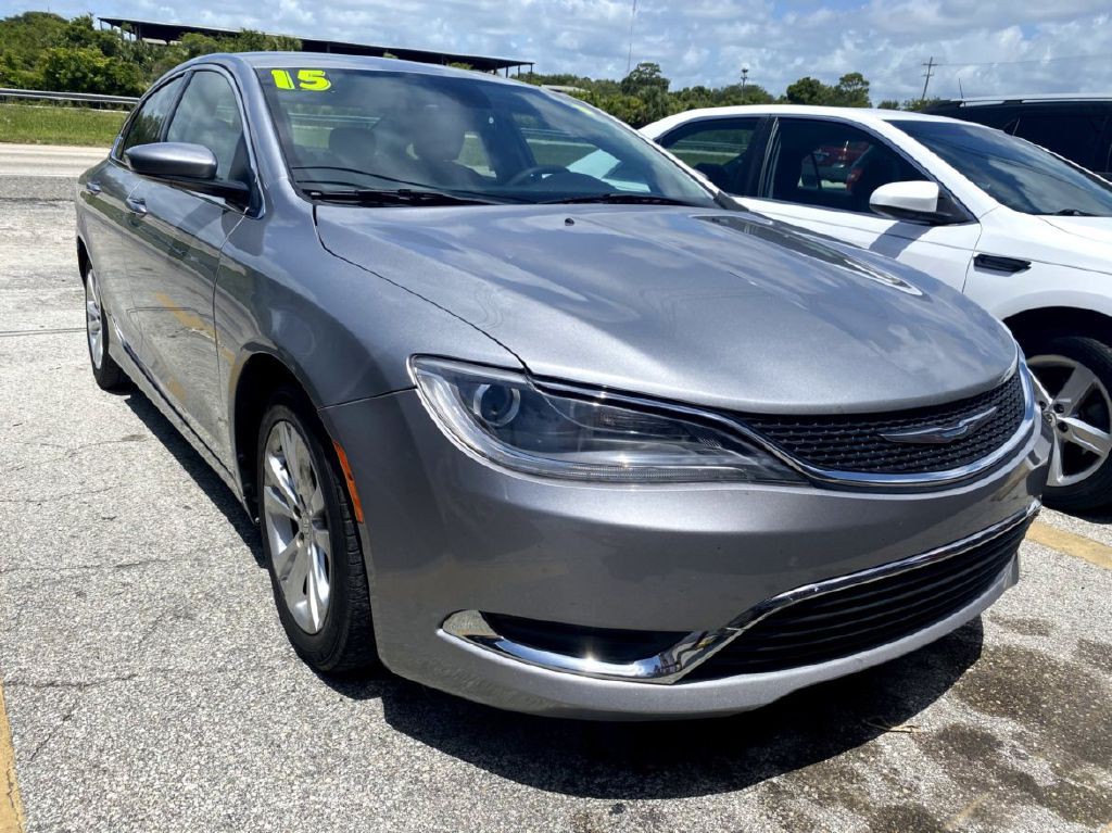 2015 Chrysler 200 Image 3