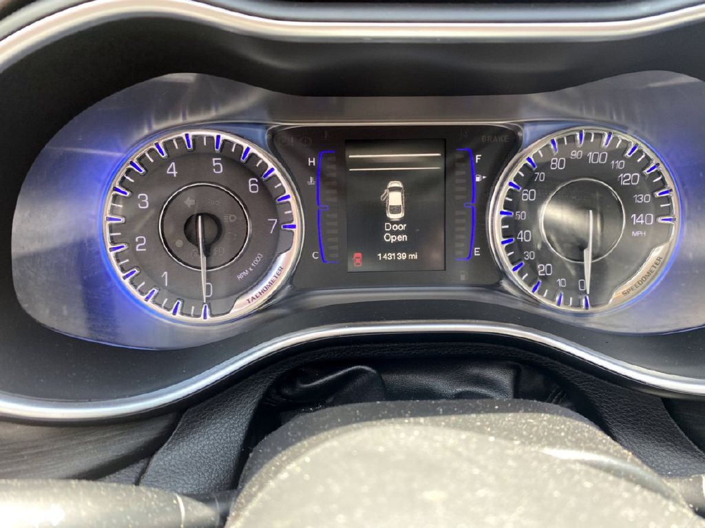 2015 Chrysler 200 Image 5