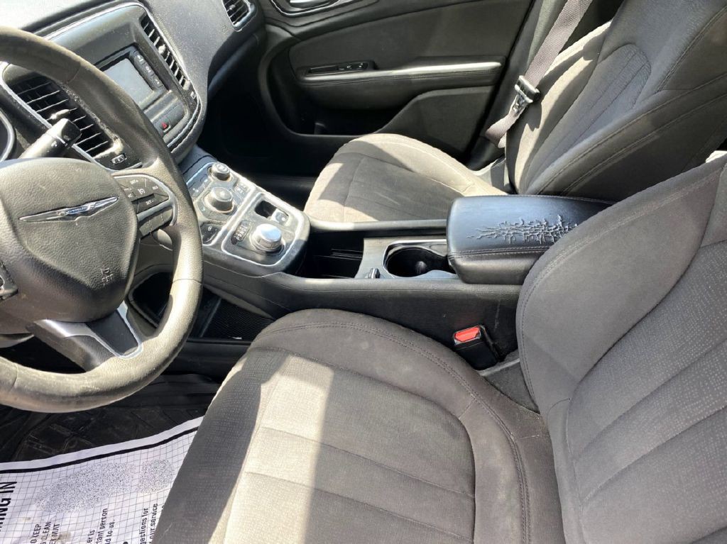 2015 Chrysler 200 Image 7