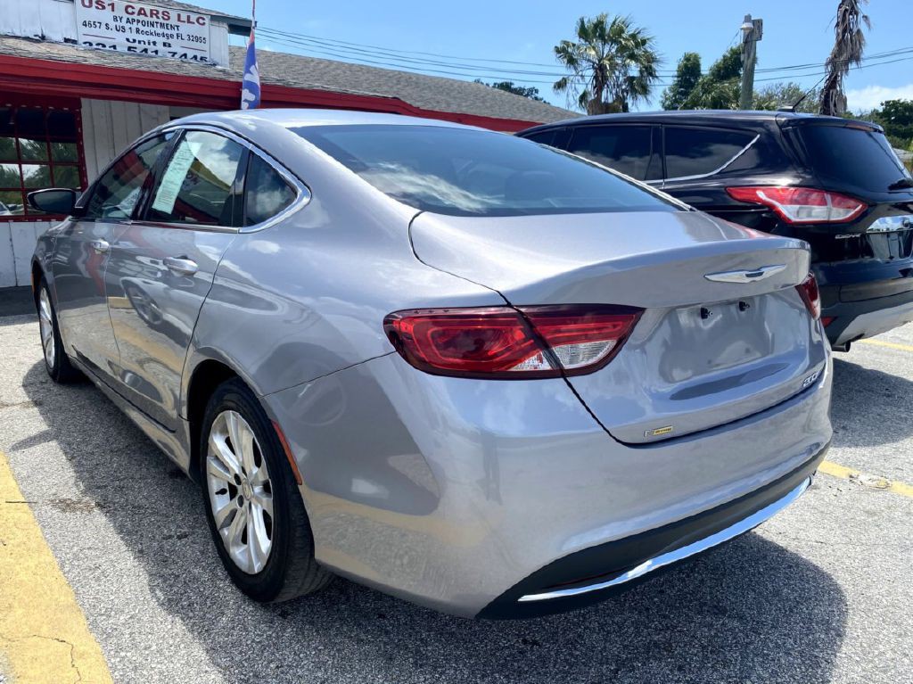 2015 Chrysler 200 Image 12