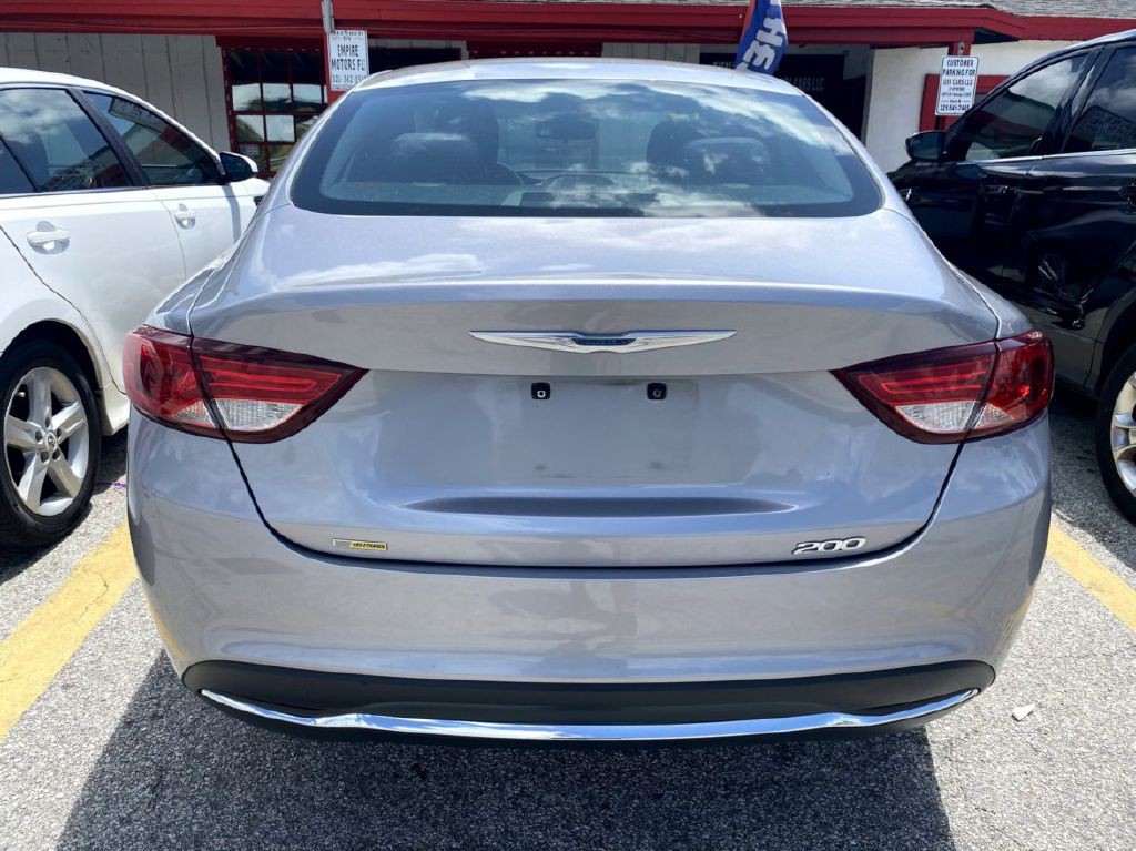 2015 Chrysler 200 Image 13