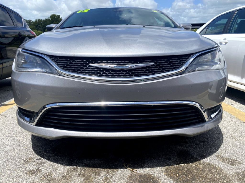 2015 Chrysler 200 Image 16