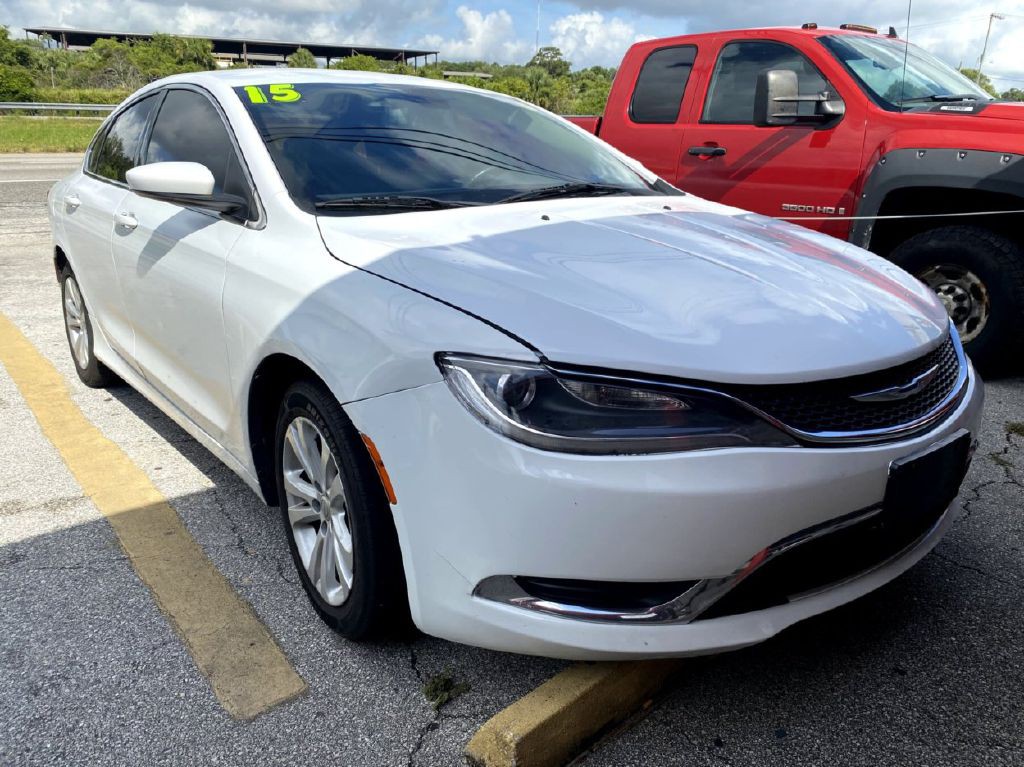 2015 Chrysler 200 Image 2