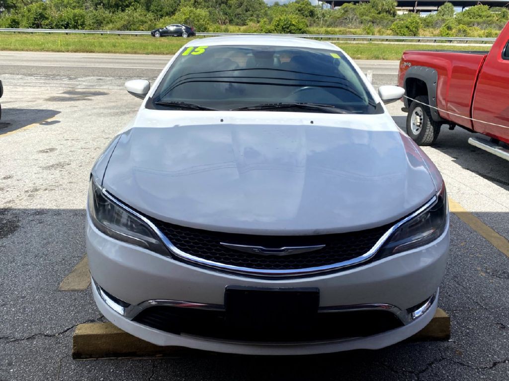 2015 Chrysler 200 Image 3