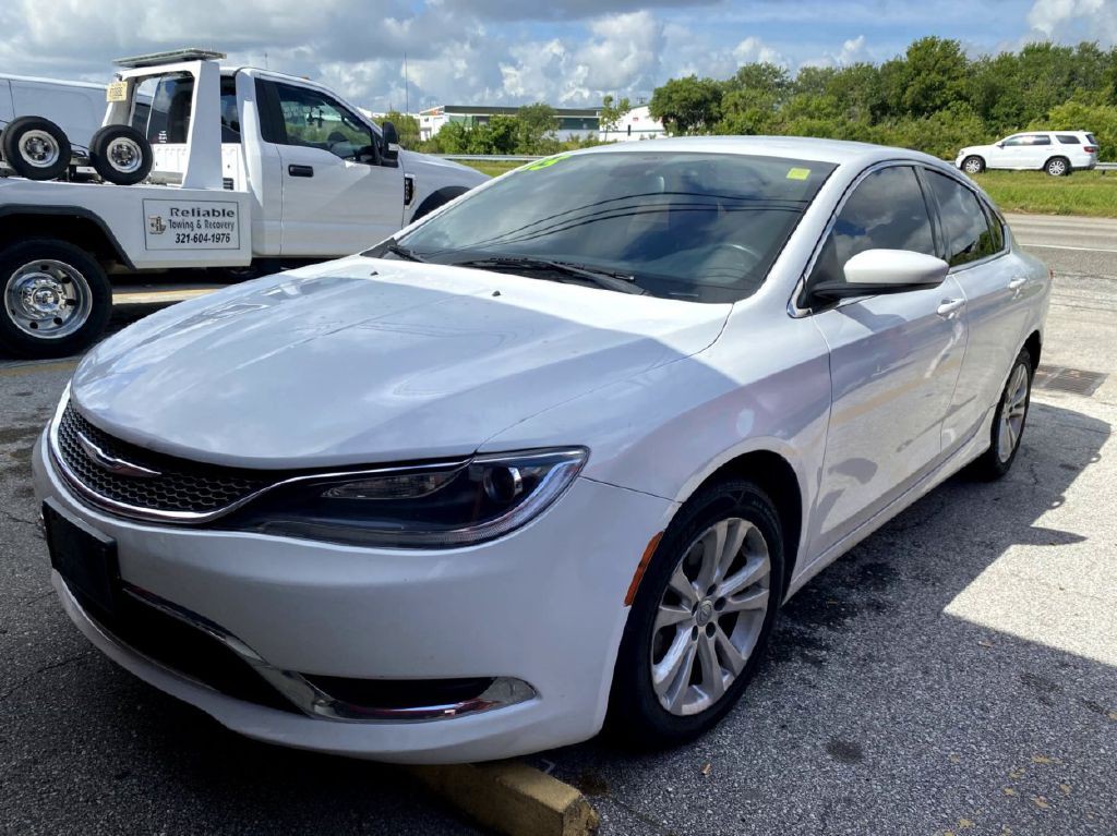 2015 Chrysler 200 Image 4
