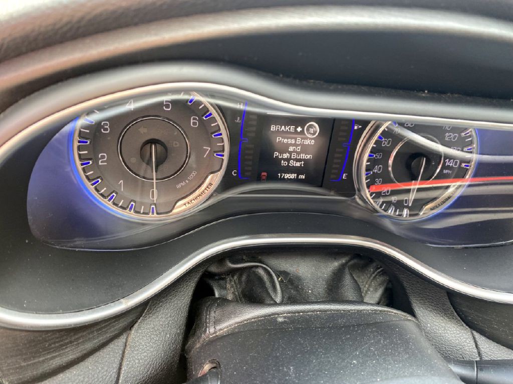 2015 Chrysler 200 Image 6