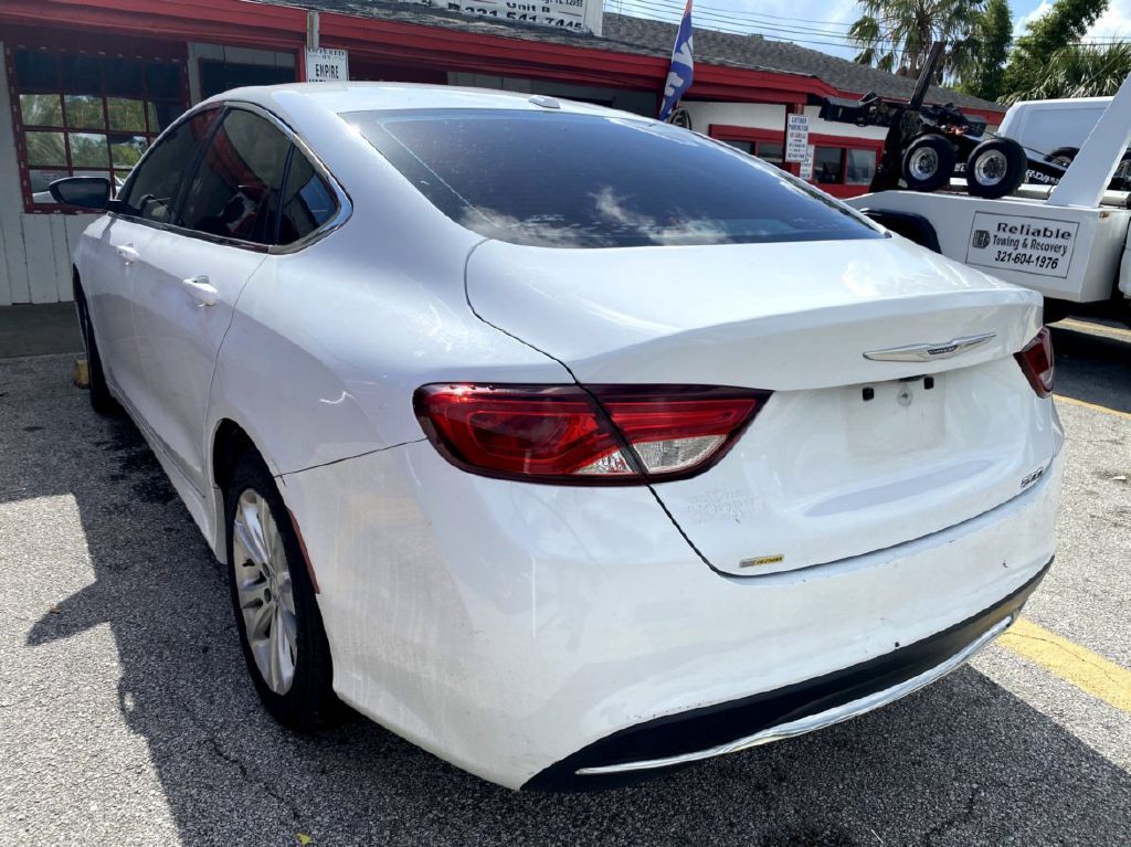 2015 Chrysler 200 Image 12