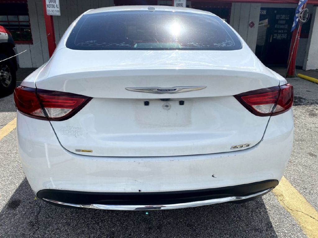 2015 Chrysler 200 Image 13
