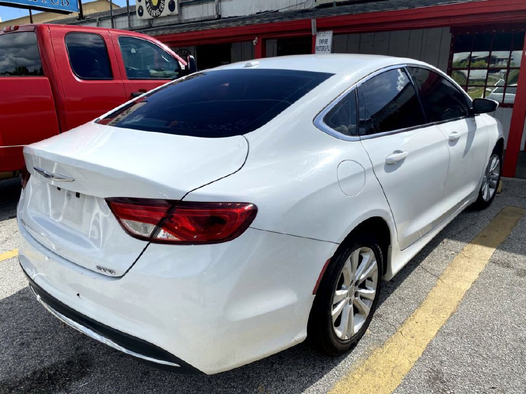 2015 Chrysler 200 Image 14