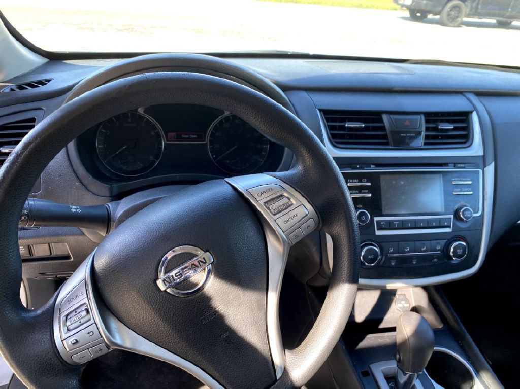 2016 Nissan Altima Image 6