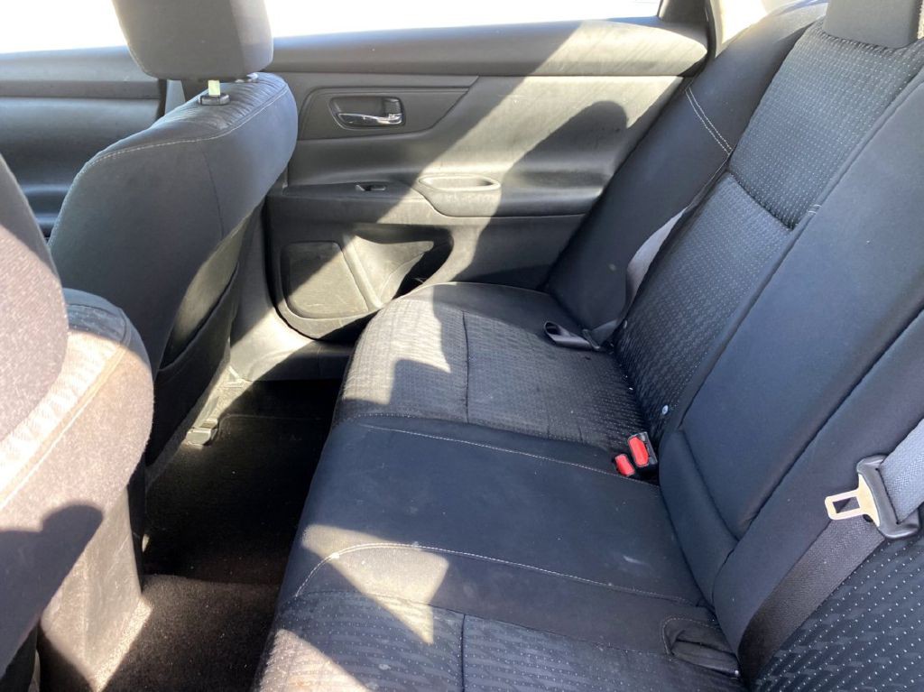 2016 Nissan Altima Image 9