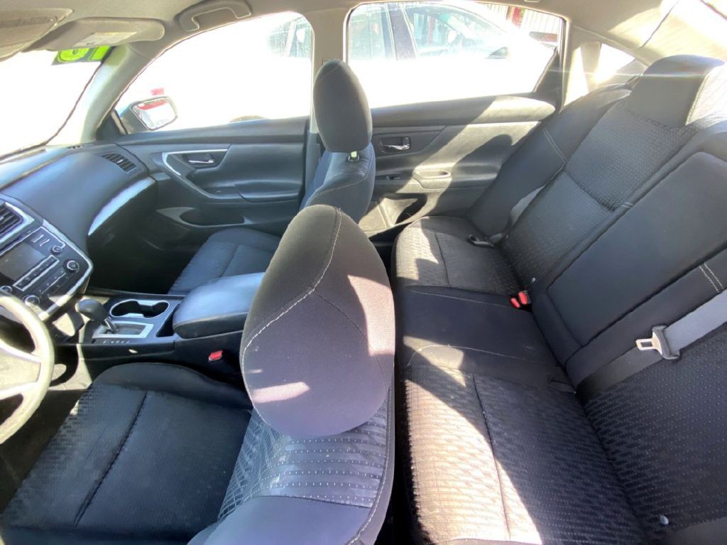 2016 Nissan Altima Image 10