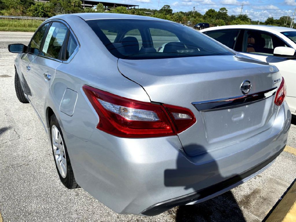 2016 Nissan Altima Image 11