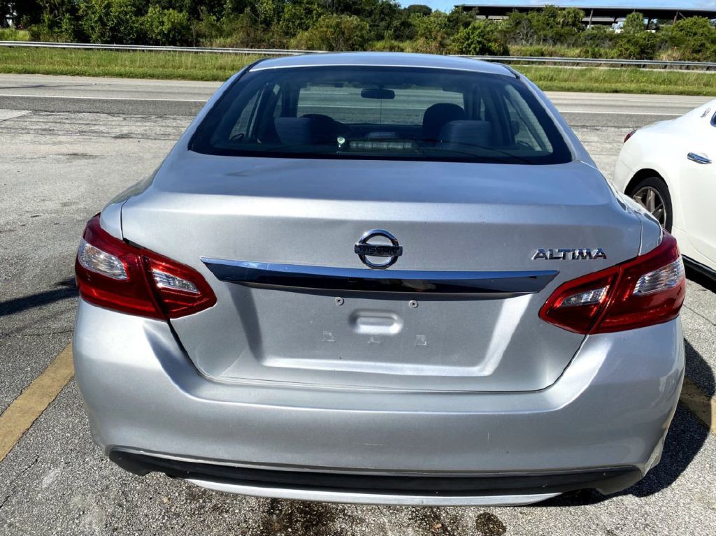 2016 Nissan Altima Image 12