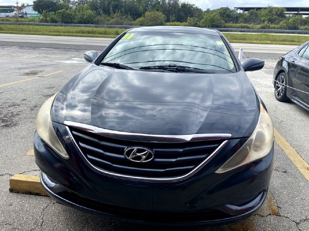 2011 Hyundai Sonata Image 3