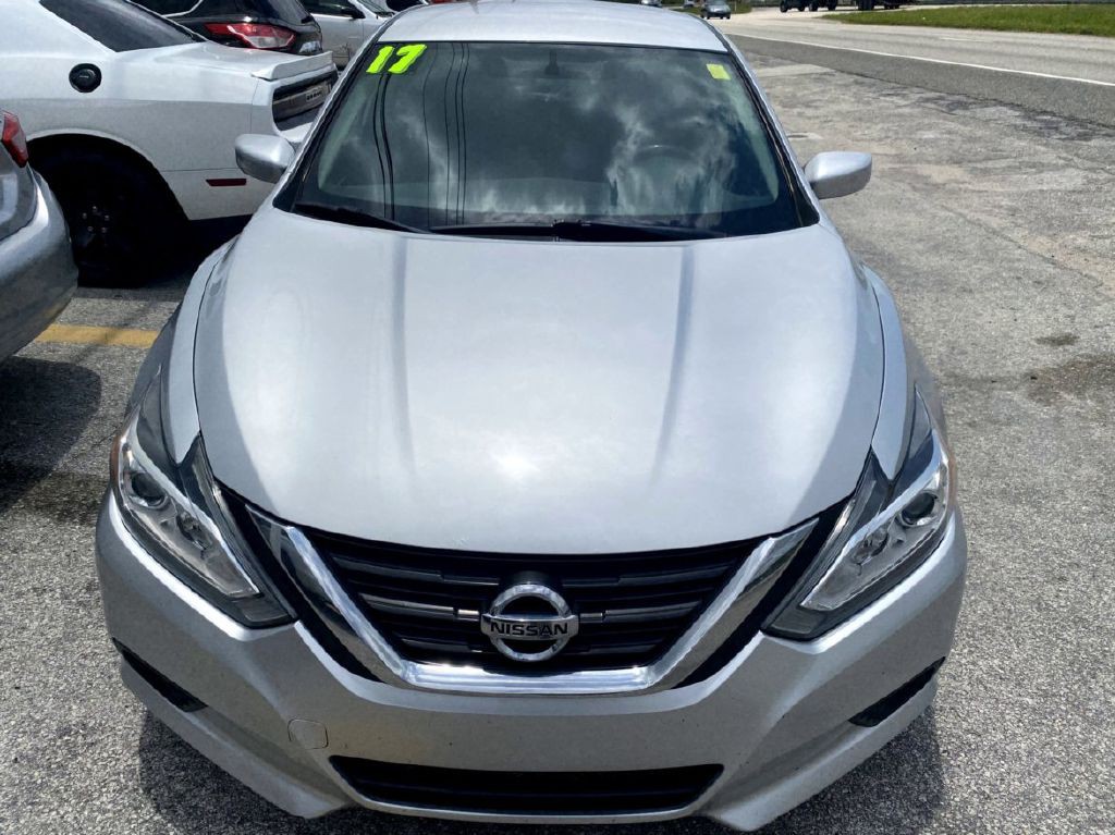 2017 Nissan Altima Image 2