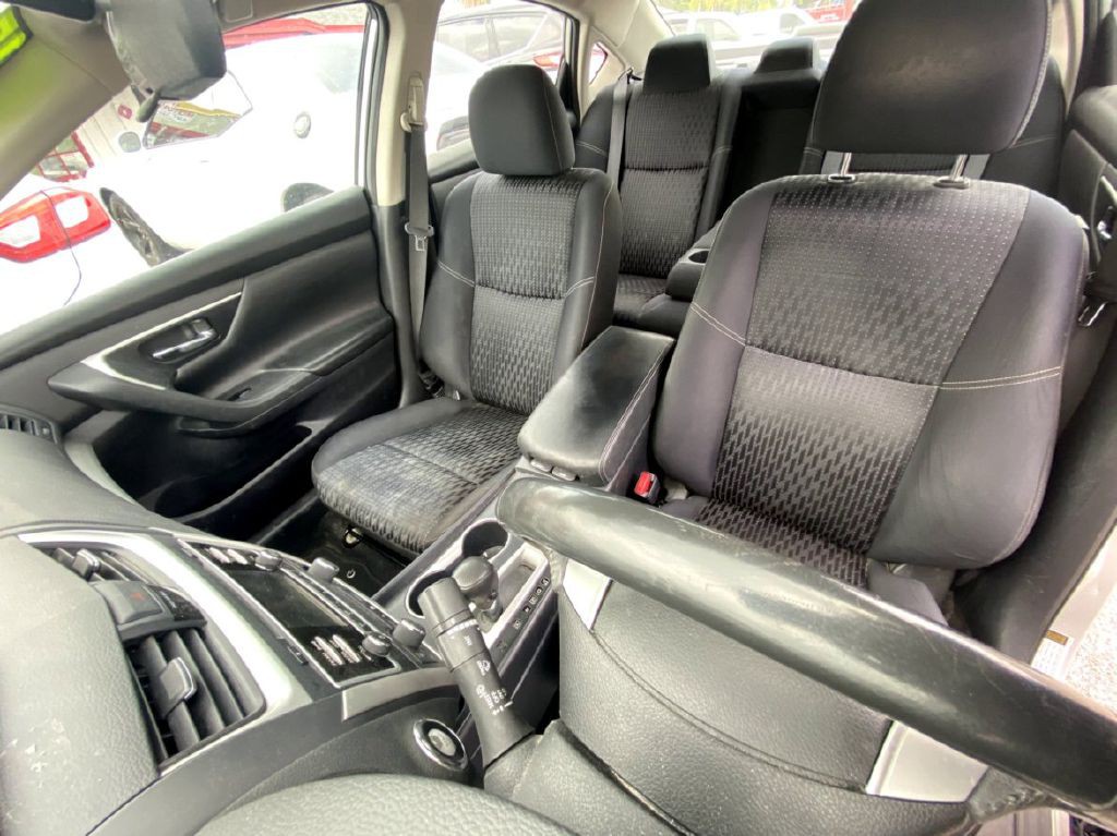 2017 Nissan Altima Image 8