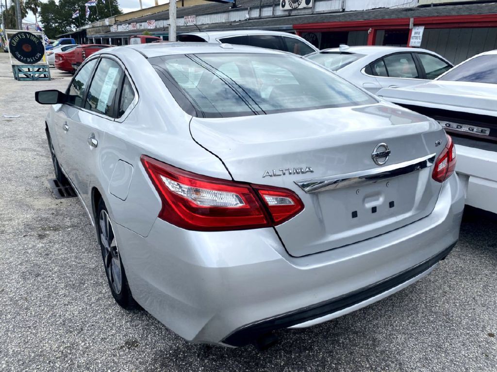 2017 Nissan Altima Image 11